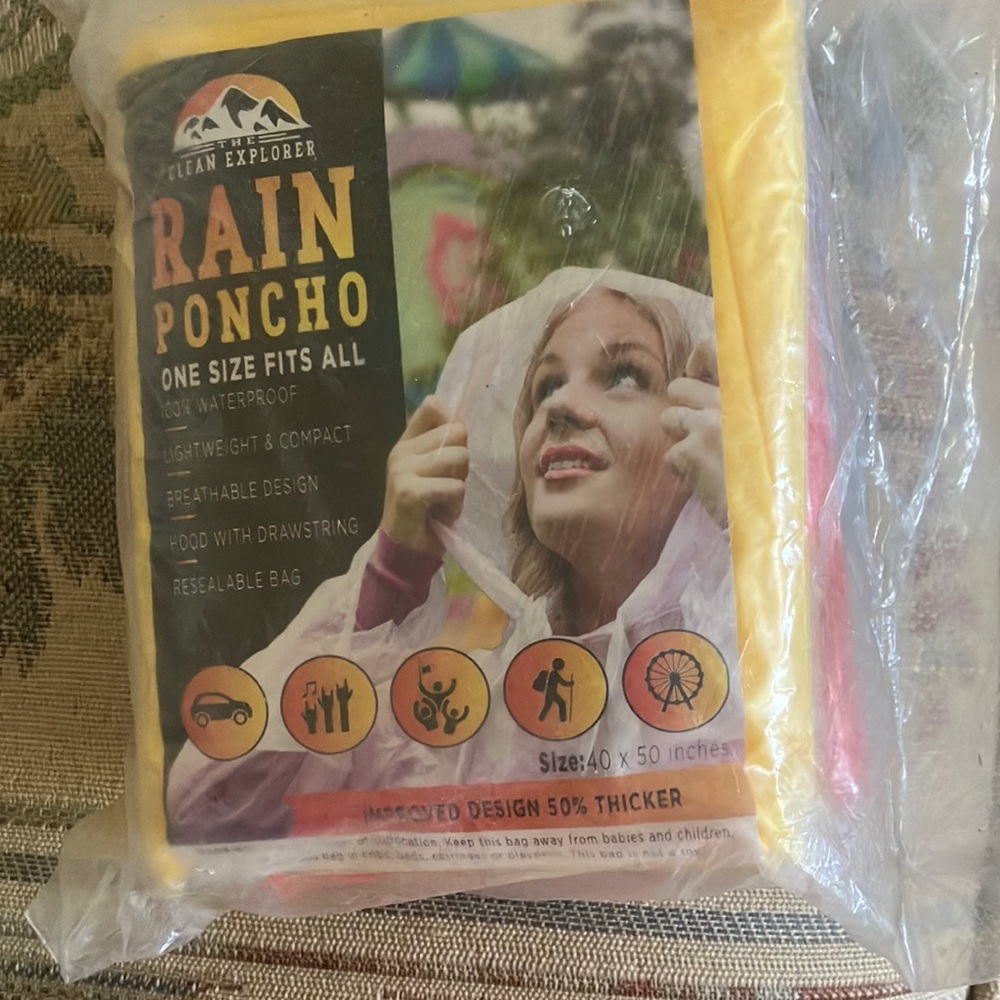 FINAL MARKDOWN Set of 4 disposable rain ponchos